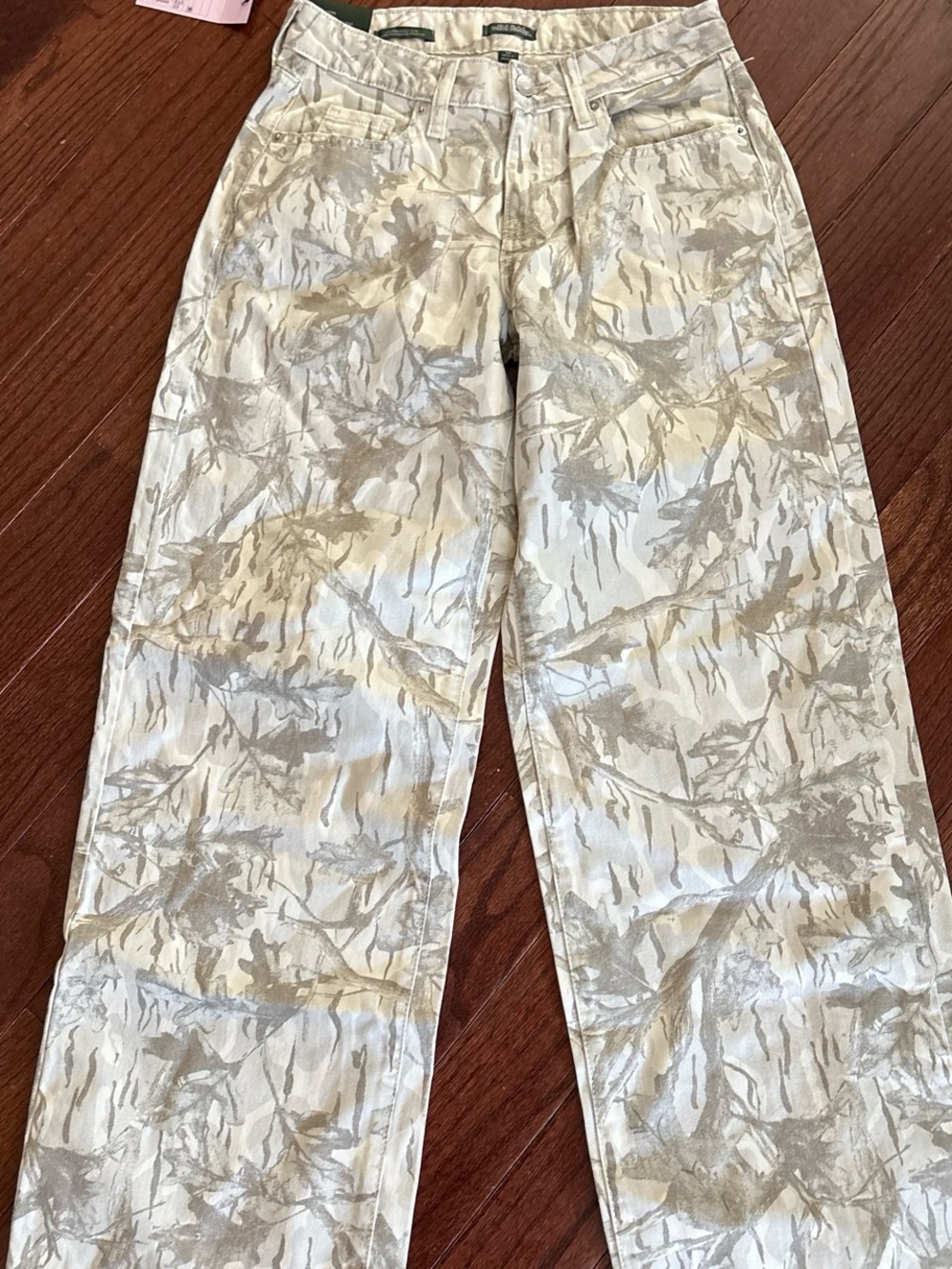 Women’s low rise baggy jeans